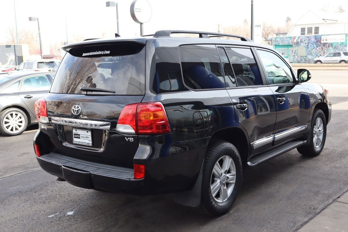 Used 2013 Toyota Land Cruiser image 5