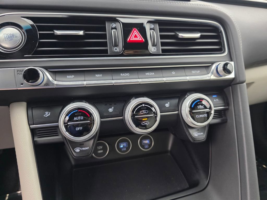 Used 2023 Genesis G70 2.0T RWD image 24