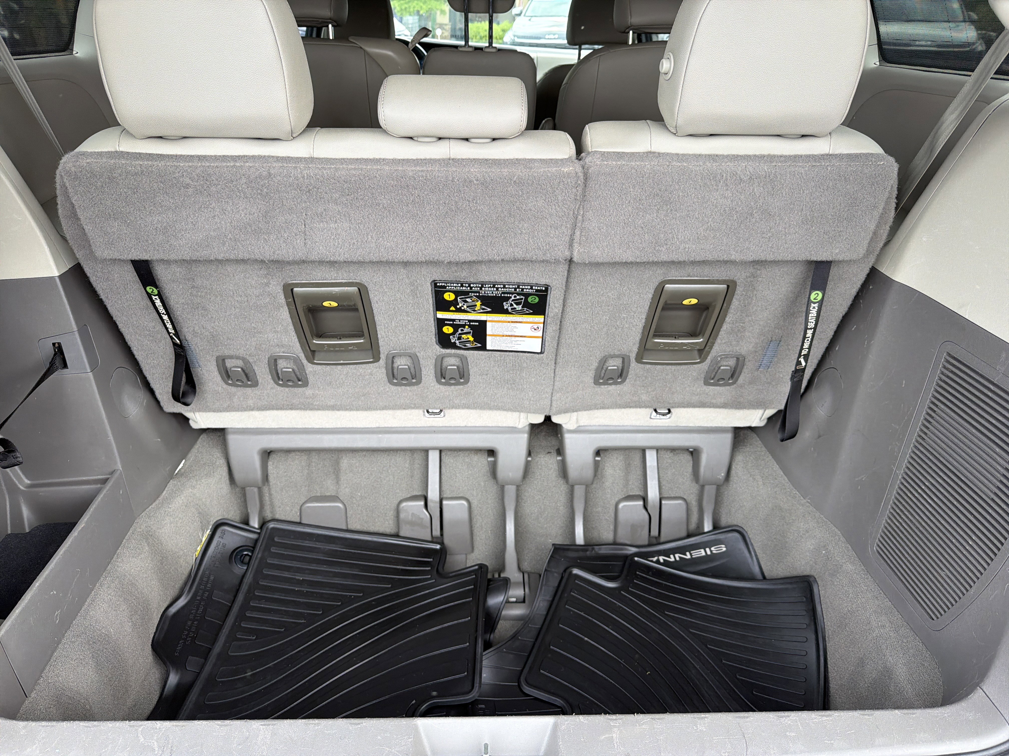 Used 2020 Toyota Sienna XLE Premium FWD image 16