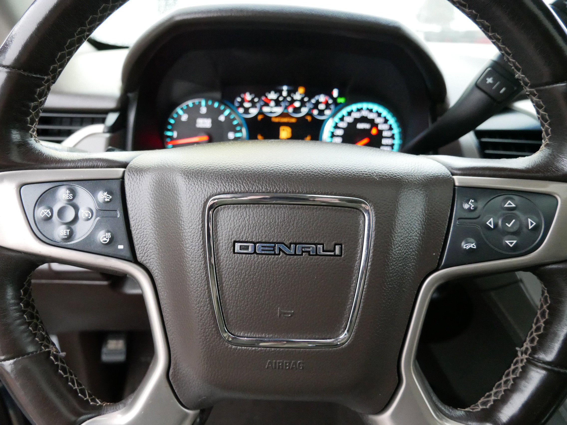 Used 2019 GMC Yukon Denali w/ Open Road Package image 19