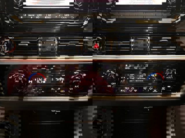 Used 2022 Nissan Pathfinder SV w/ SV Premium Package image 28