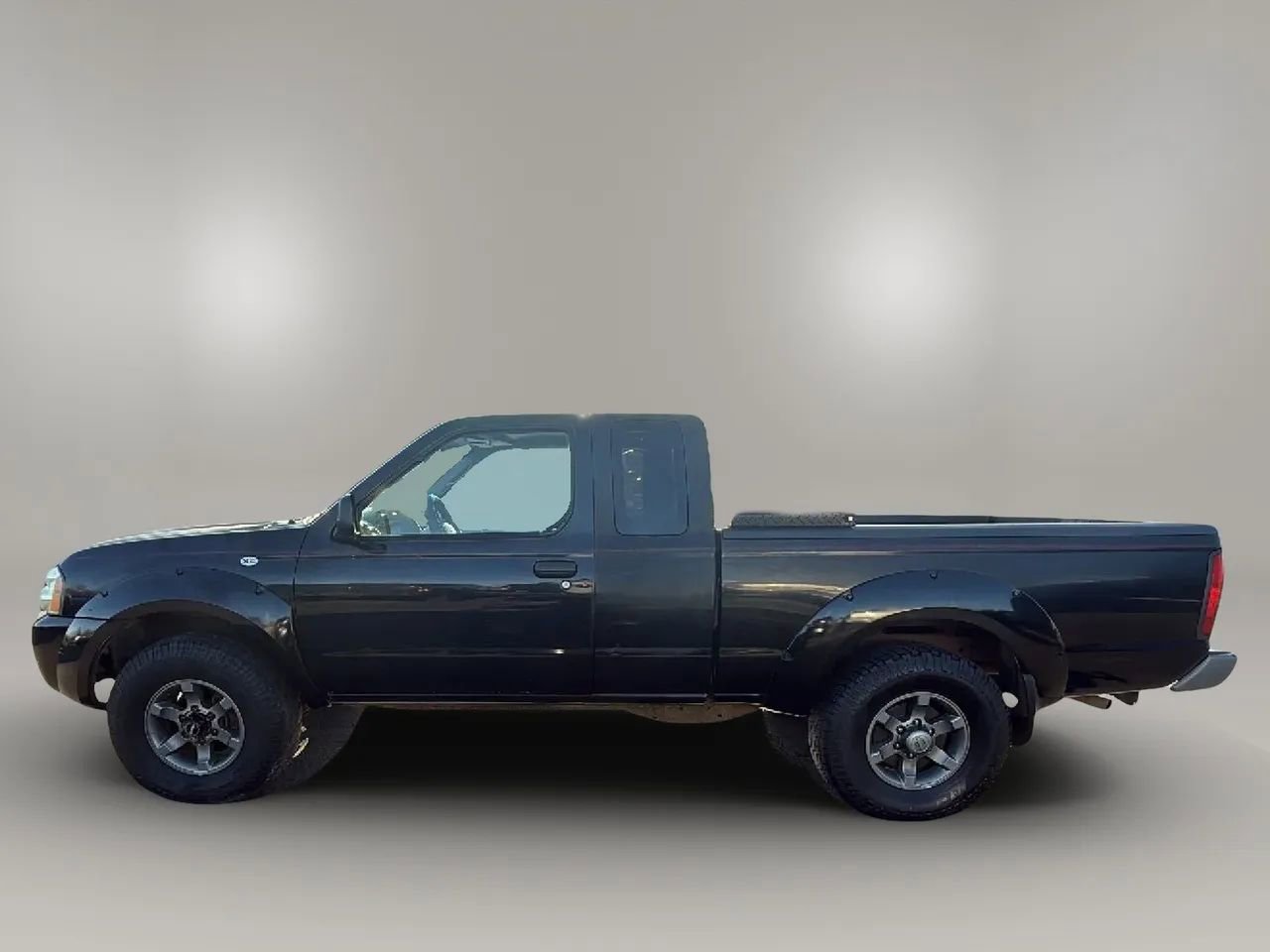 Used 2002 Nissan Frontier XE w/ (BCP) Body-Color Pkg image 2