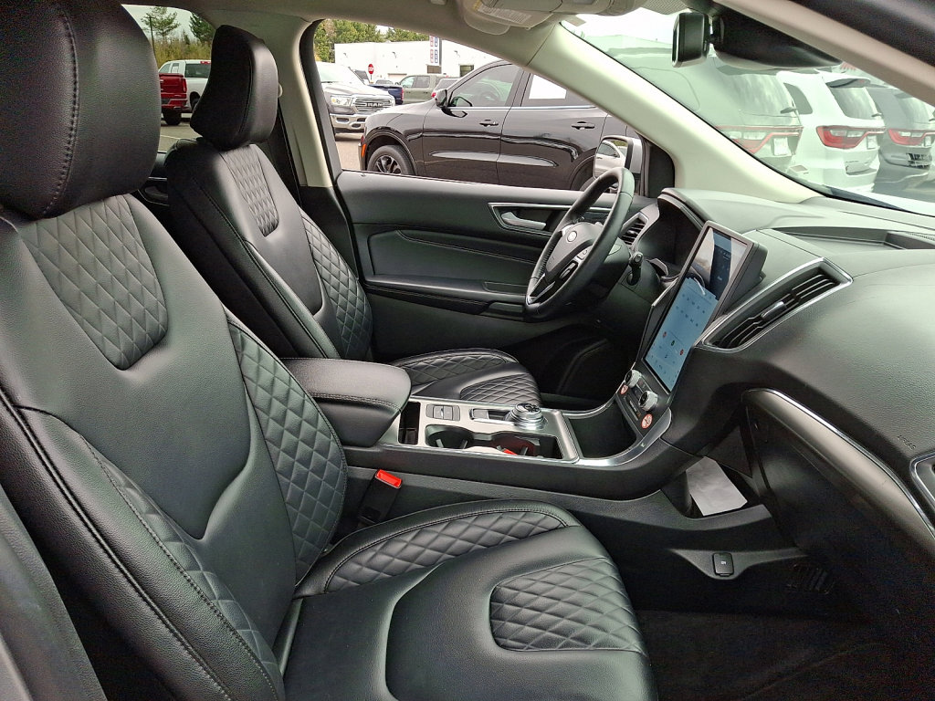 Used 2024 Ford Edge Titanium image 12
