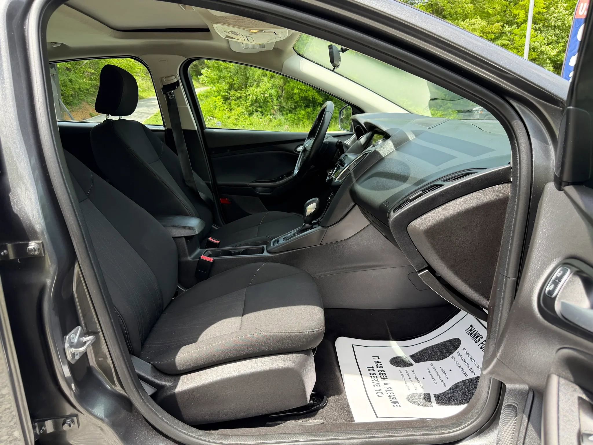 Used 2017 Ford Focus SEL w/ Cold Weather Package FWD image 18