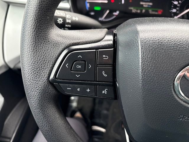 Used 2025 Toyota Sienna LE image 11