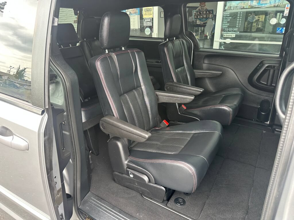 Used 2016 Dodge Grand Caravan R/T FWD image 14