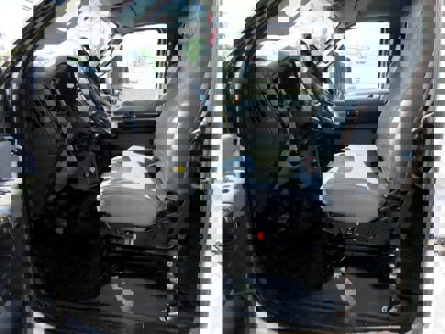 Used 2019 Ford F750 2WD Crew Cab Super Duty image 4