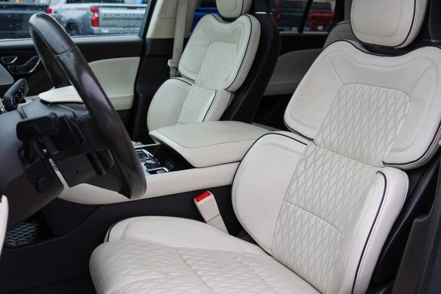 Used 2023 Lincoln Aviator Black Label w/ Class IV Trailer Tow Package image 13