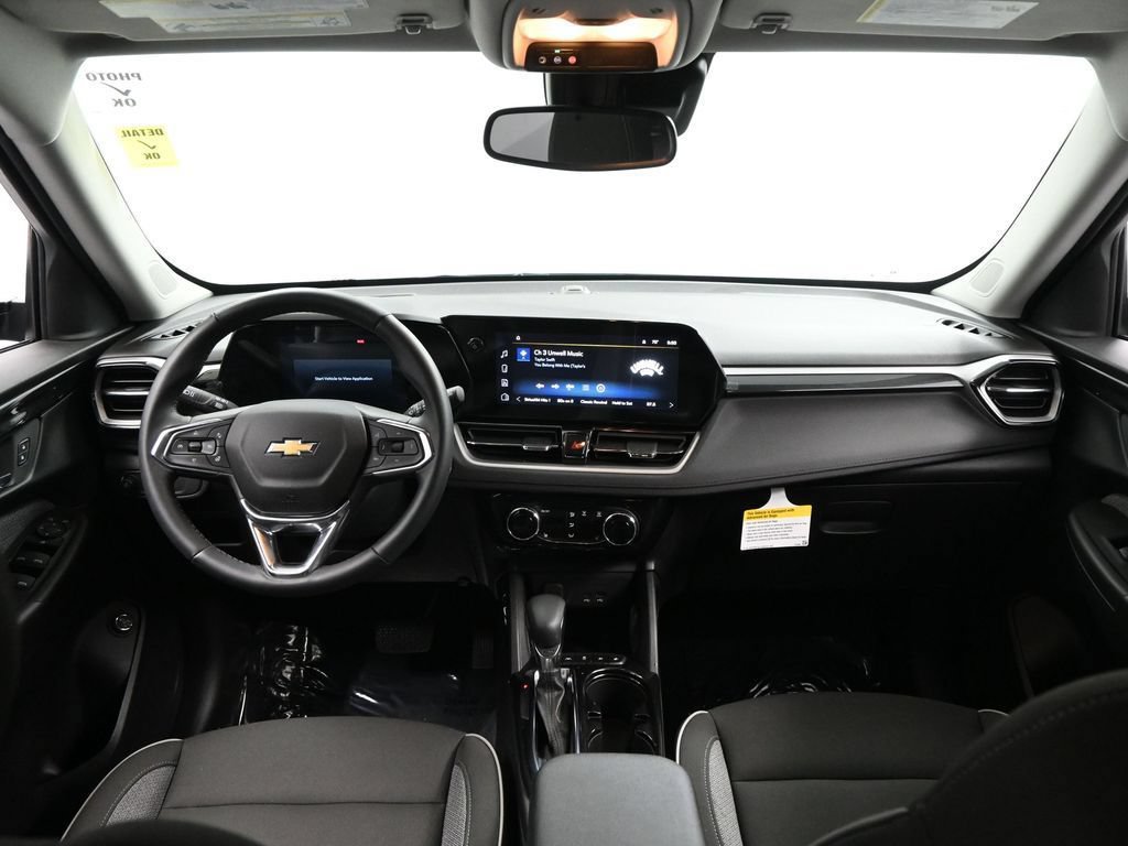 Used 2025 Chevrolet TrailBlazer LT w/ Convenience Package FWD image 19