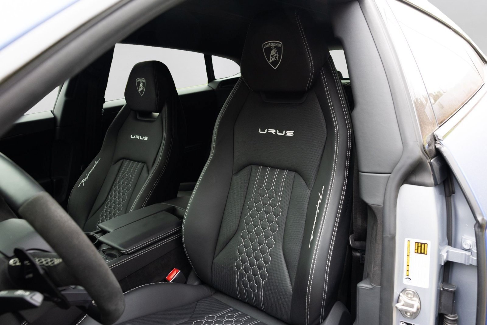 Used 2023 Lamborghini Urus Performante AWD/4WD image 6