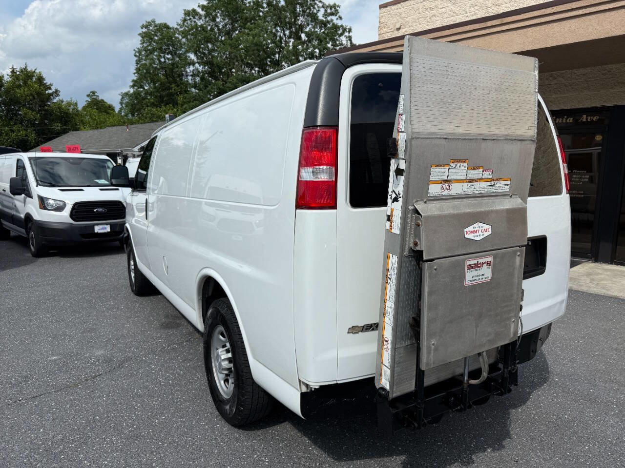 Used 2019 Chevrolet Express 3500 w/ Driver Convenience Package image 30