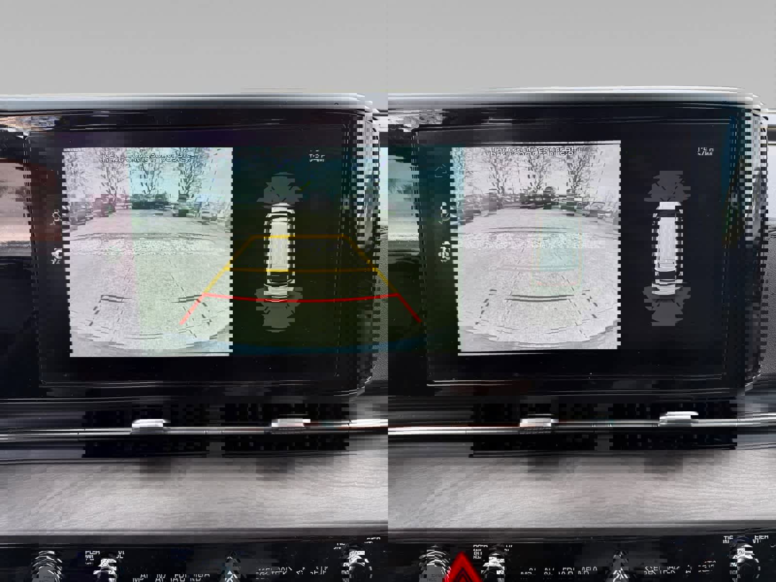 Used 2024 Kia Carnival EX image 16