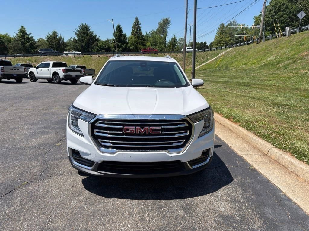 Used 2024 GMC Terrain SLT AWD/4WD image 2