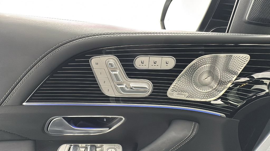 Used 2024 Mercedes-Benz GLS 580 4MATIC image 11