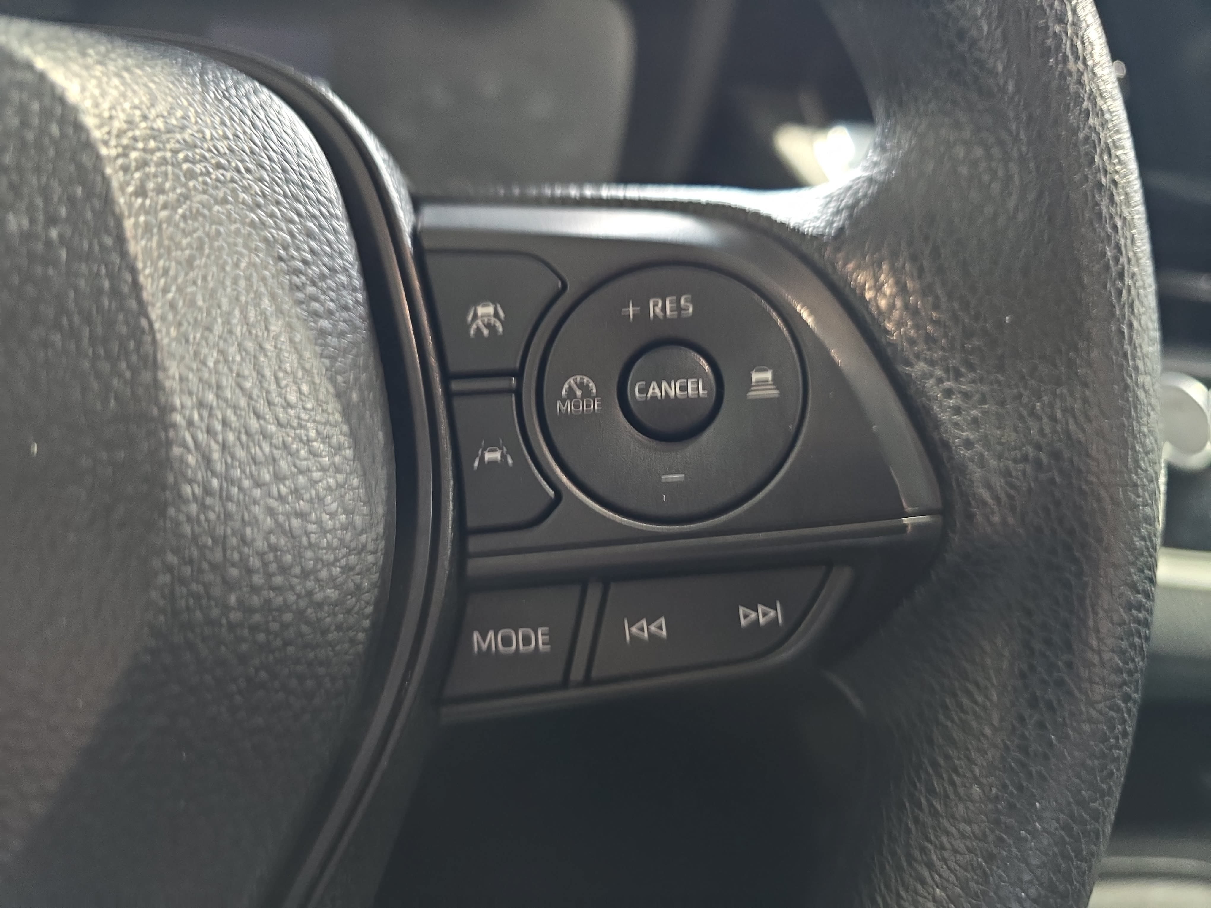 Used 2025 Toyota Corolla LE FWD image 18