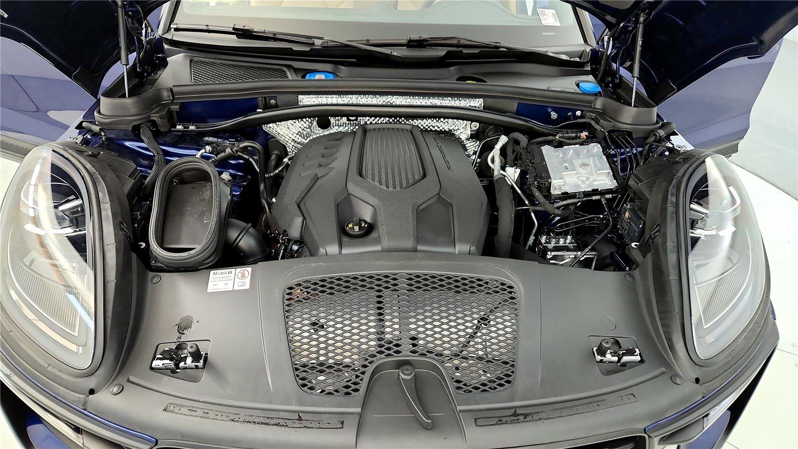 Used 2024 Porsche Macan Turbo image 14