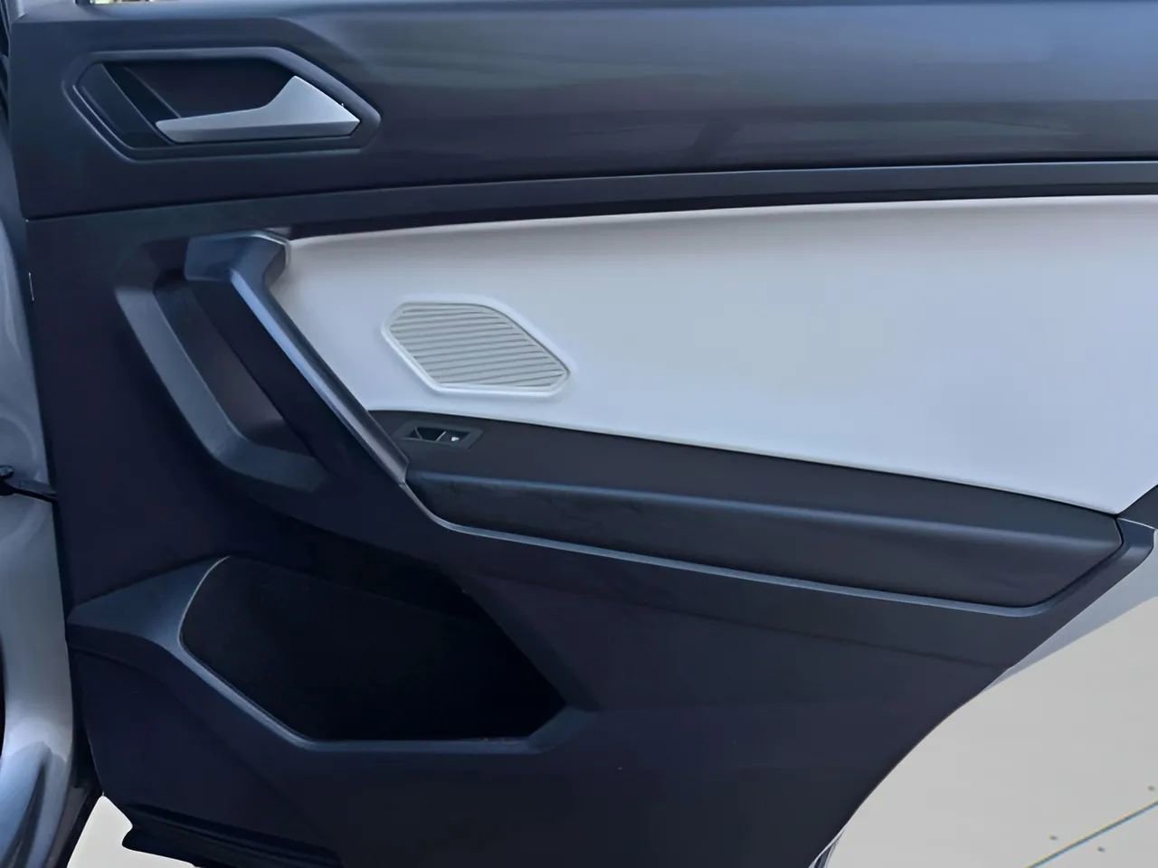 Used 2021 Volkswagen Tiguan SE R-Line w/ 3rd Row Seat Package image 22