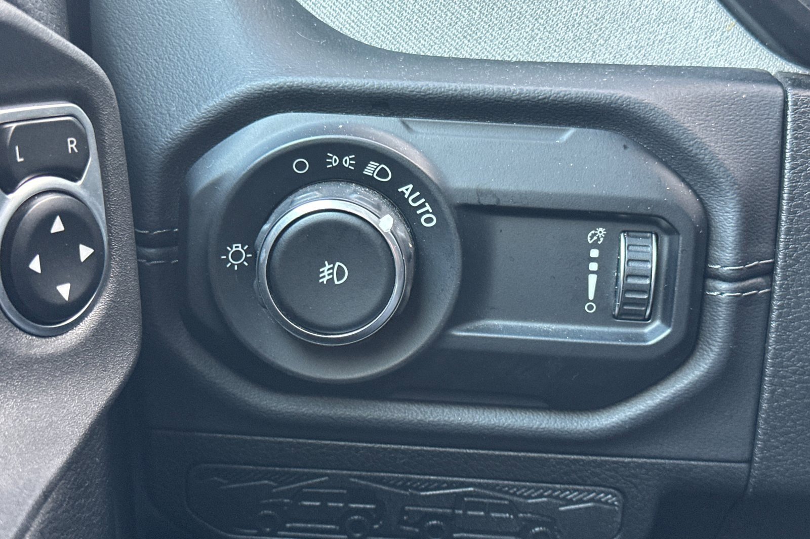 Used 2025 Jeep Wrangler Sahara image 41