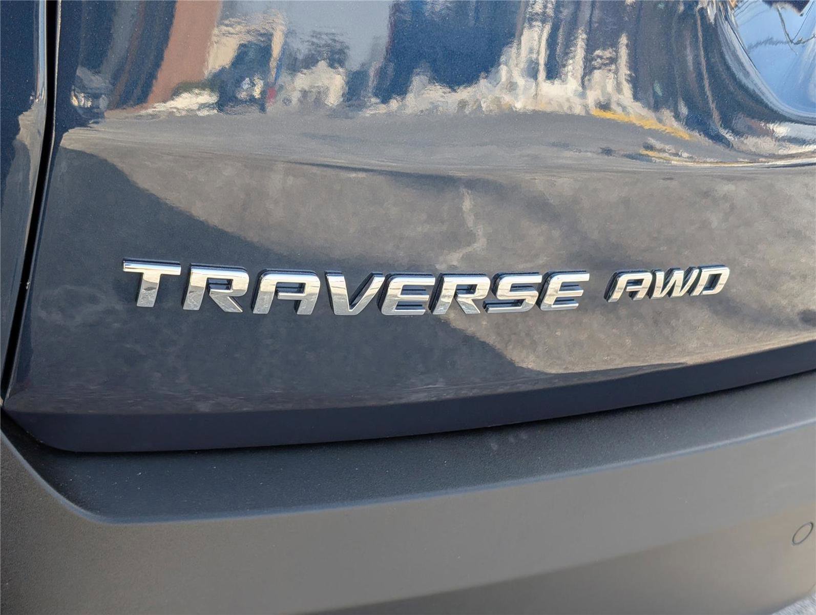 Used 2022 Chevrolet Traverse LT w/ LPO, Floor Liner Package image 9