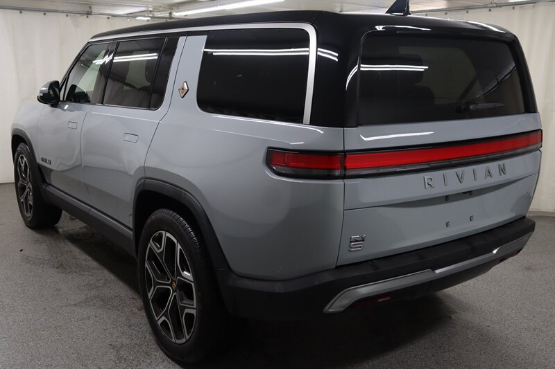 Used 2025 Rivian R1S Adventure Dual AWD/4WD image 4