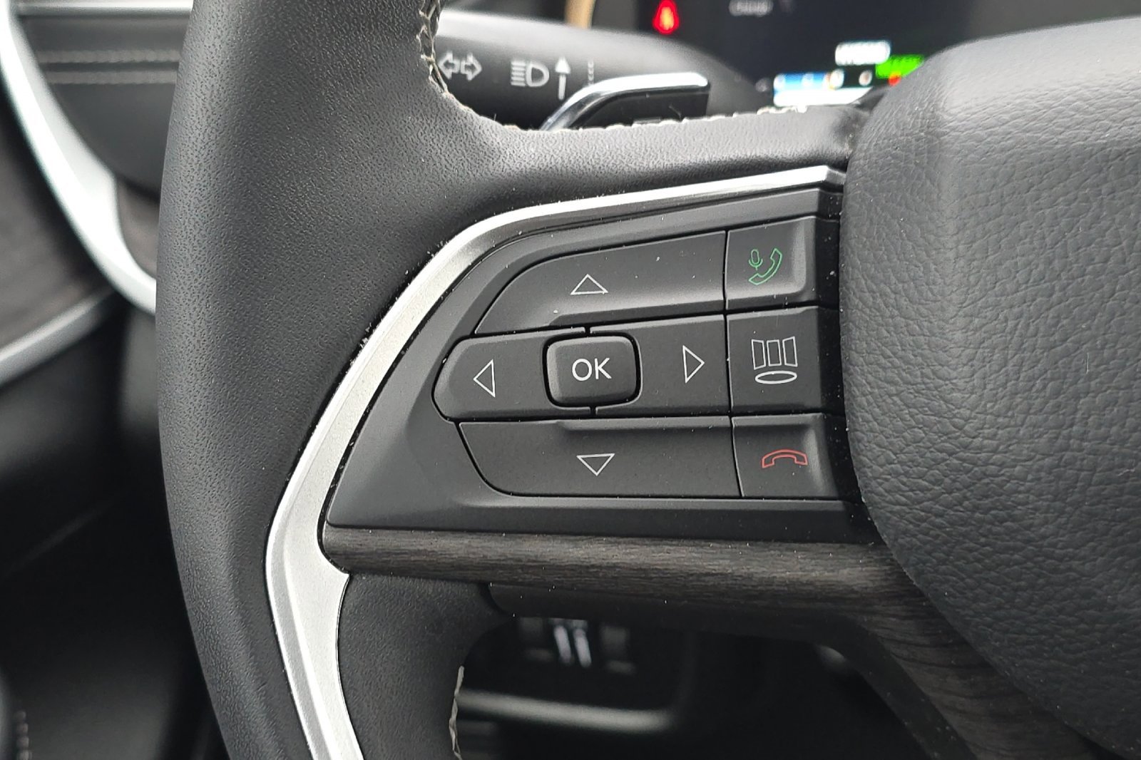 Used 2025 Jeep Grand Cherokee Limited 4xe image 32