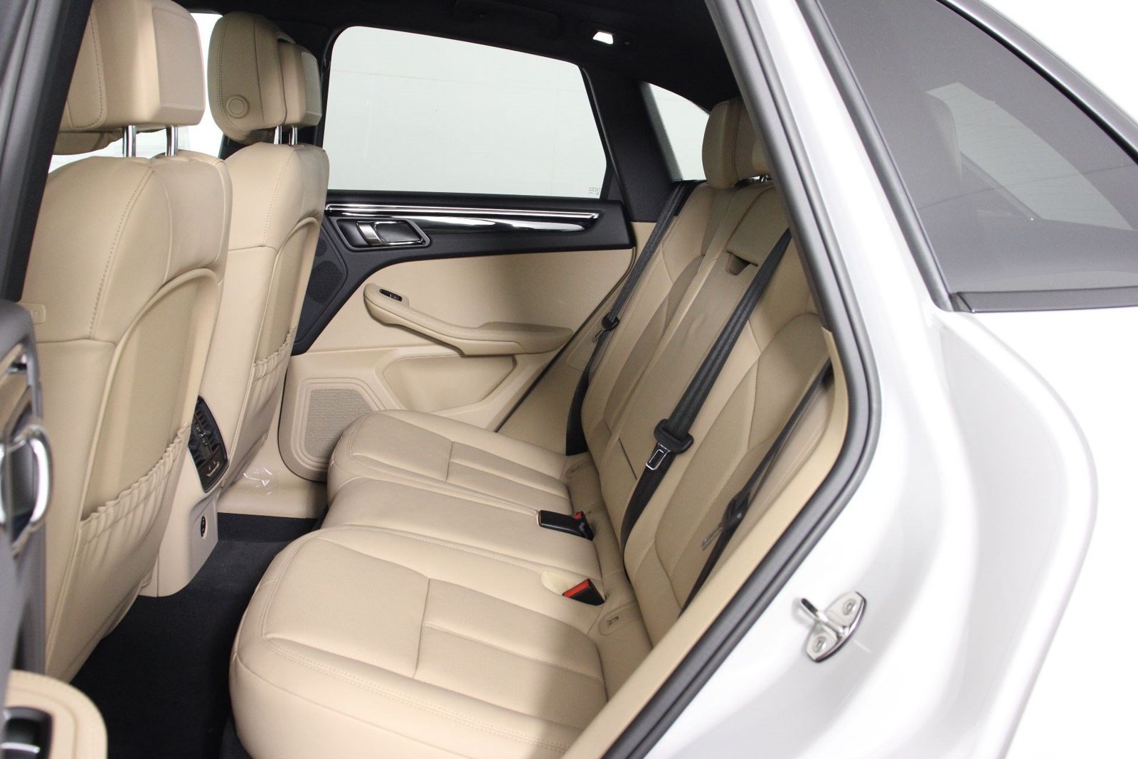 New 2026 Porsche Macan AWD/4WD image 18