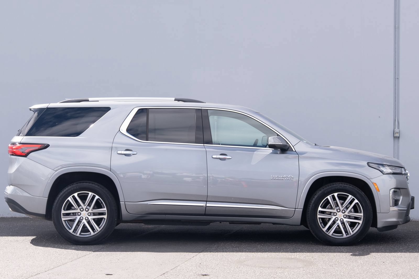 Used 2023 Chevrolet Traverse High Country AWD/4WD image 32