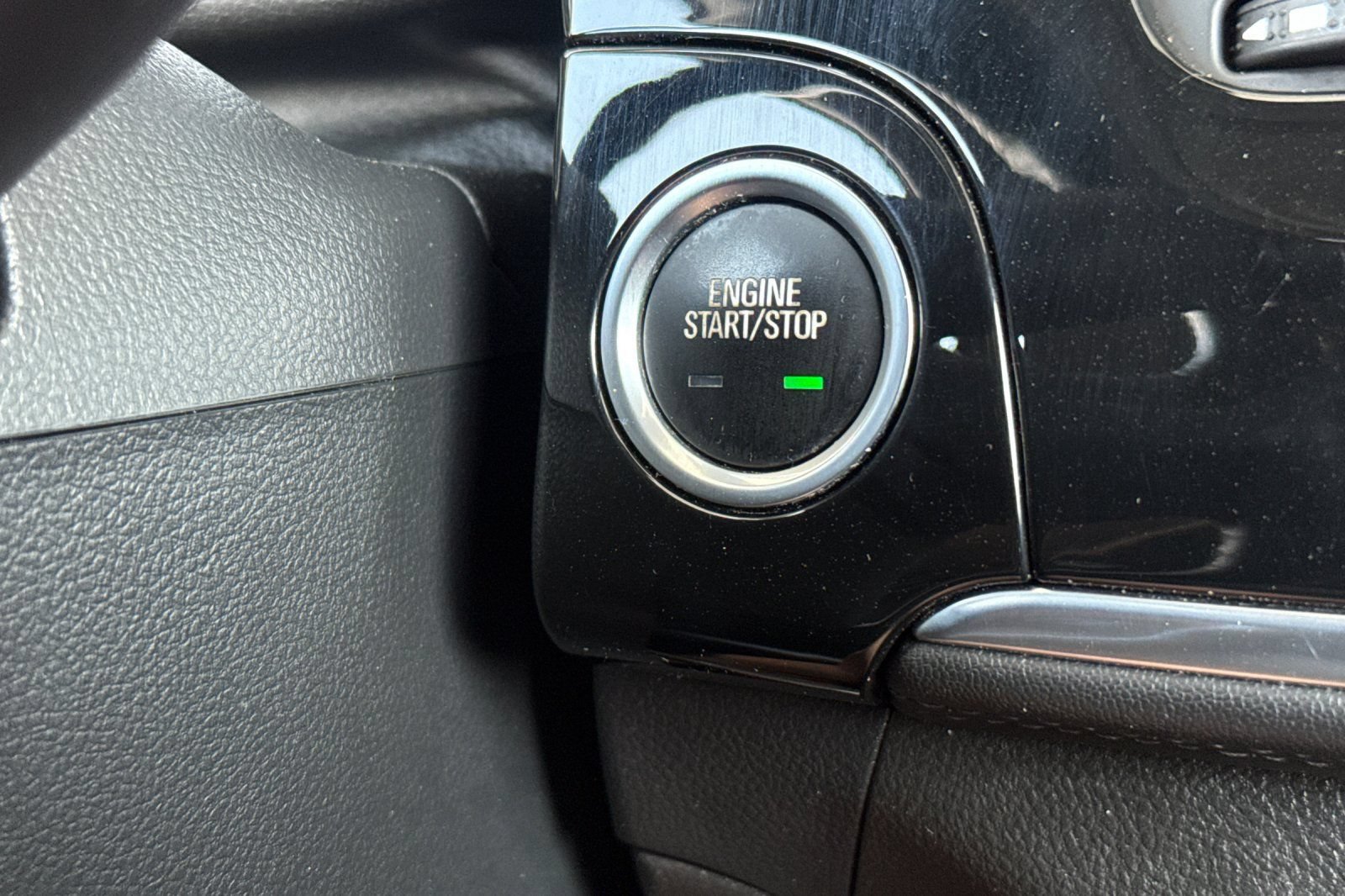 Used 2018 Buick Encore Essence FWD image 32