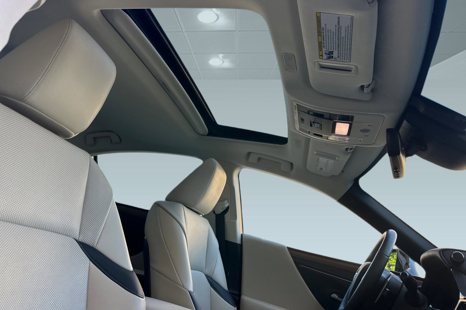 Certified 2025 Lexus ES 300h w/ Premium Package image 30