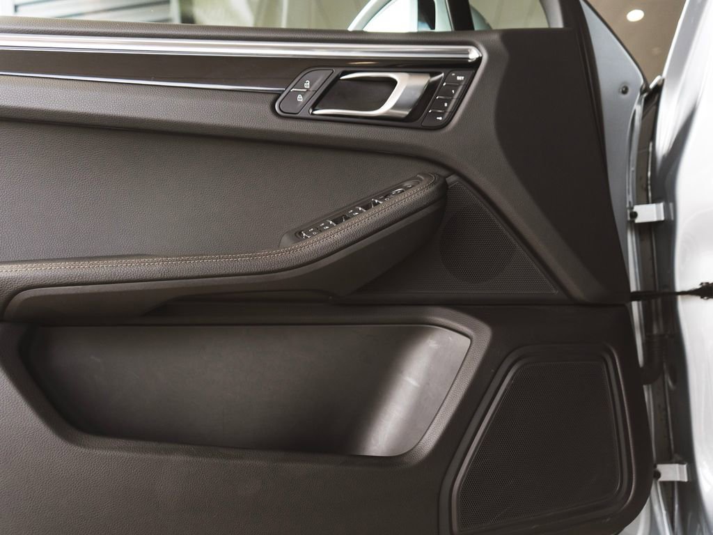 Used 2025 Porsche Macan image 29