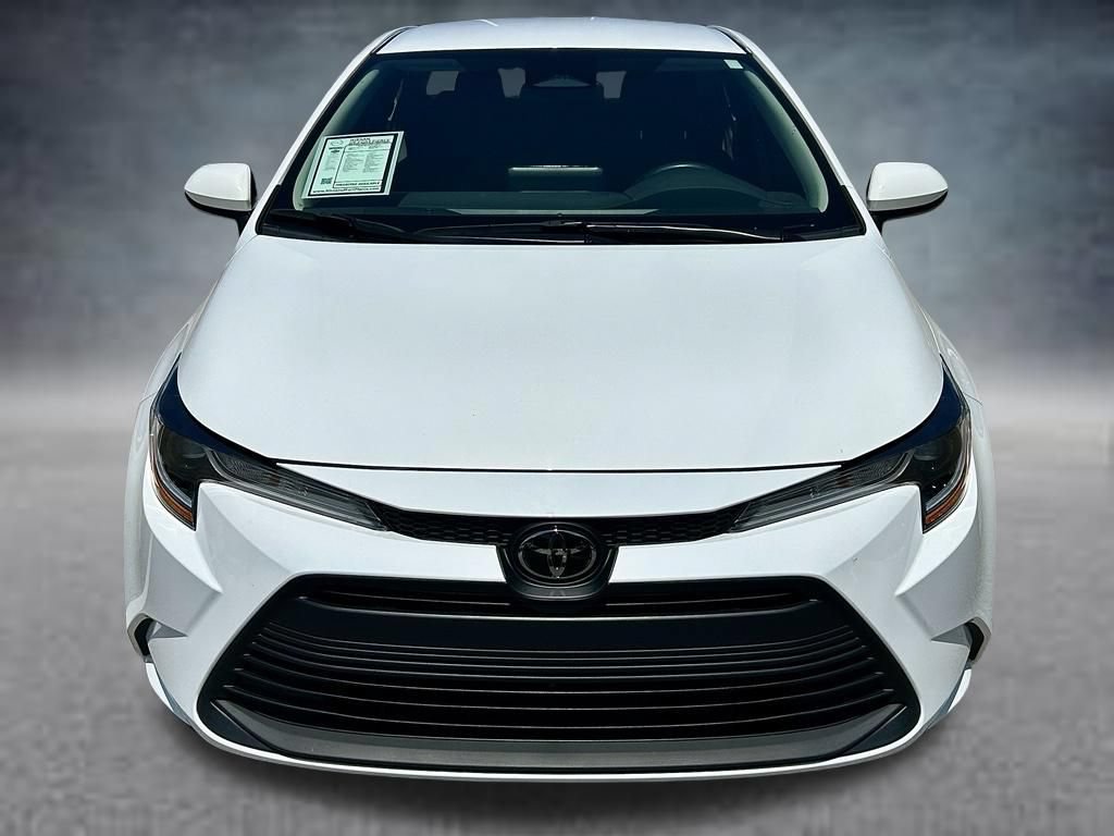 Used 2025 Toyota Corolla LE FWD image 2