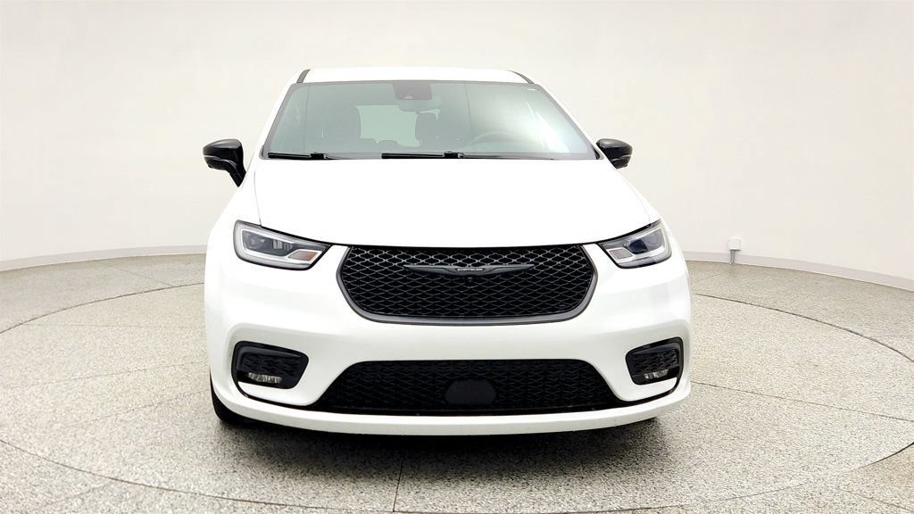 Used 2024 Chrysler Pacifica Limited FWD image 2