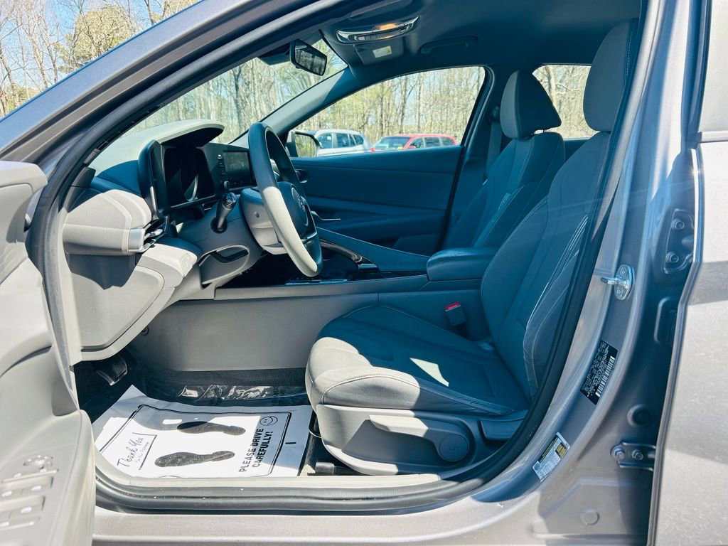 Used 2023 Hyundai Elantra Blue image 18
