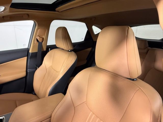 Used 2025 Lexus NX 250 FWD w/ Towing Package (2000 Lbs) image 14