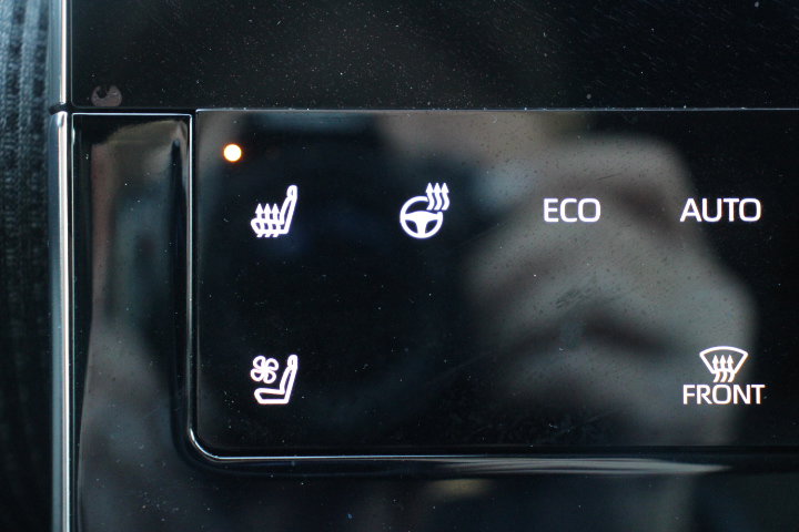 Used 2023 Toyota bZ4X Limited image 28