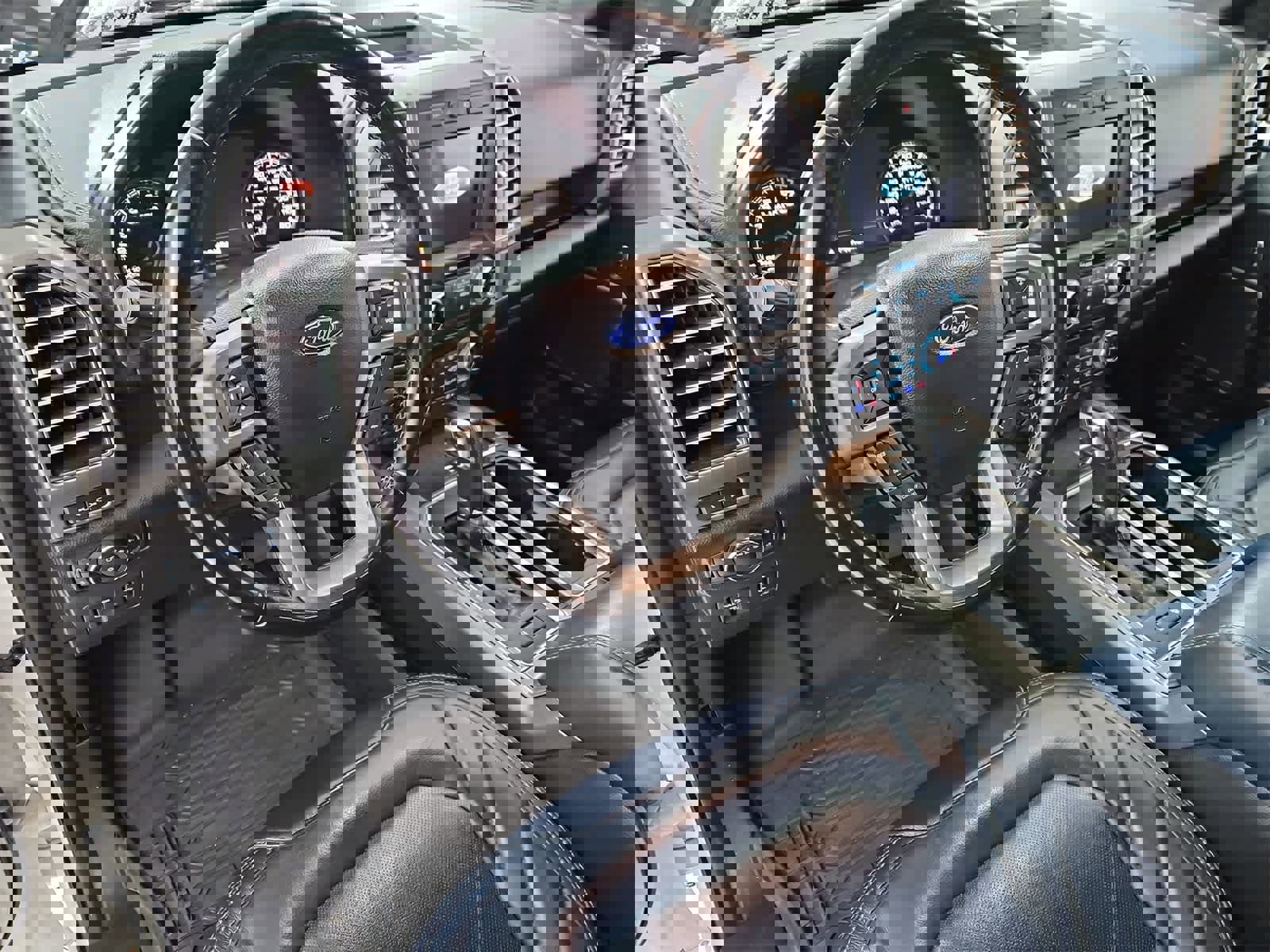 Used 2018 Ford F150 Limited image 2