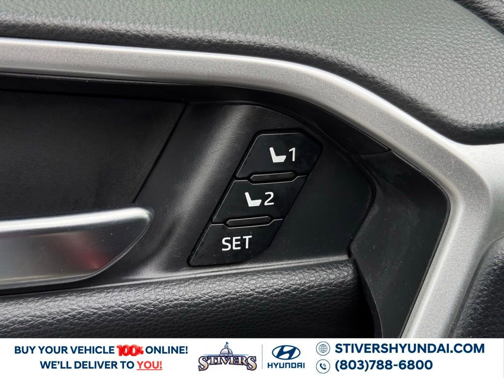 Used 2019 Toyota RAV4 Limited image 33