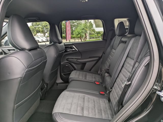 New 2026 Mitsubishi Outlander LE FWD image 14