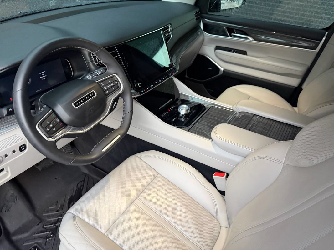 Used 2022 Jeep Wagoneer Series II AWD/4WD image 25