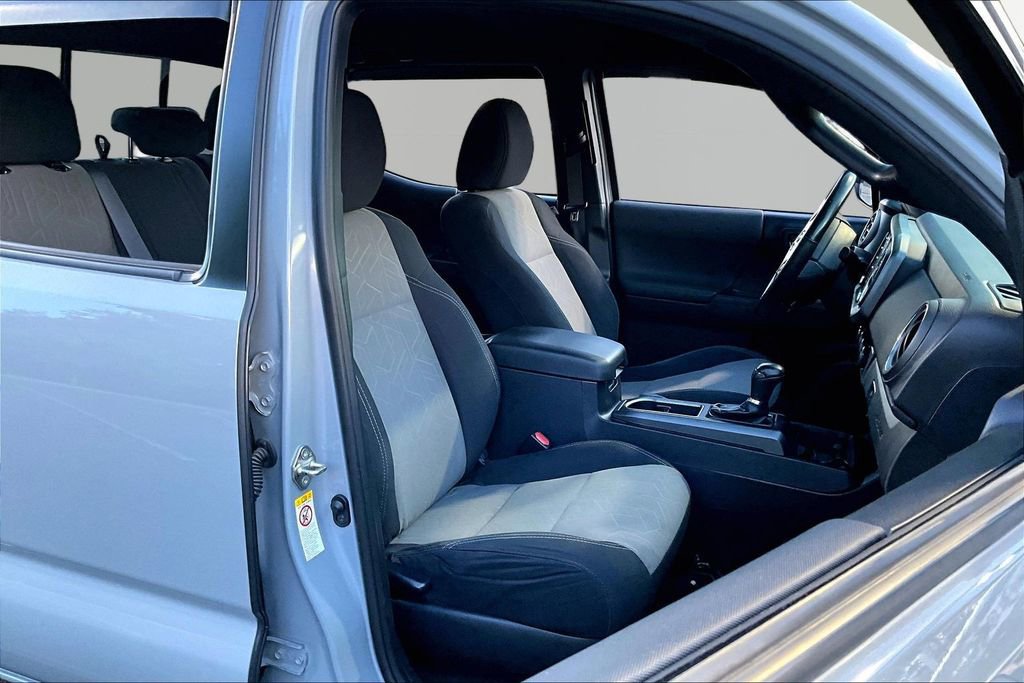 Used 2020 Toyota Tacoma TRD Sport w/ Technology Package AWD/4WD image 22