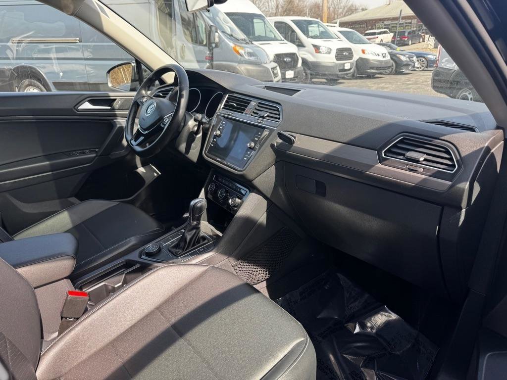 Used 2019 Volkswagen Tiguan SE w/ Panoramic Sunroof Package AWD/4WD image 16