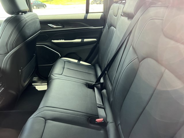 New 2026 Jeep Grand Cherokee Limited AWD/4WD image 7
