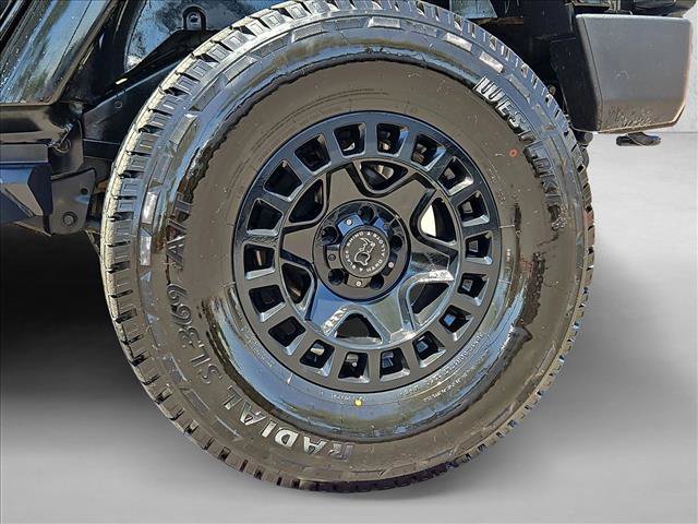 Used 2017 Jeep Wrangler Unlimited Sahara AWD/4WD image 19