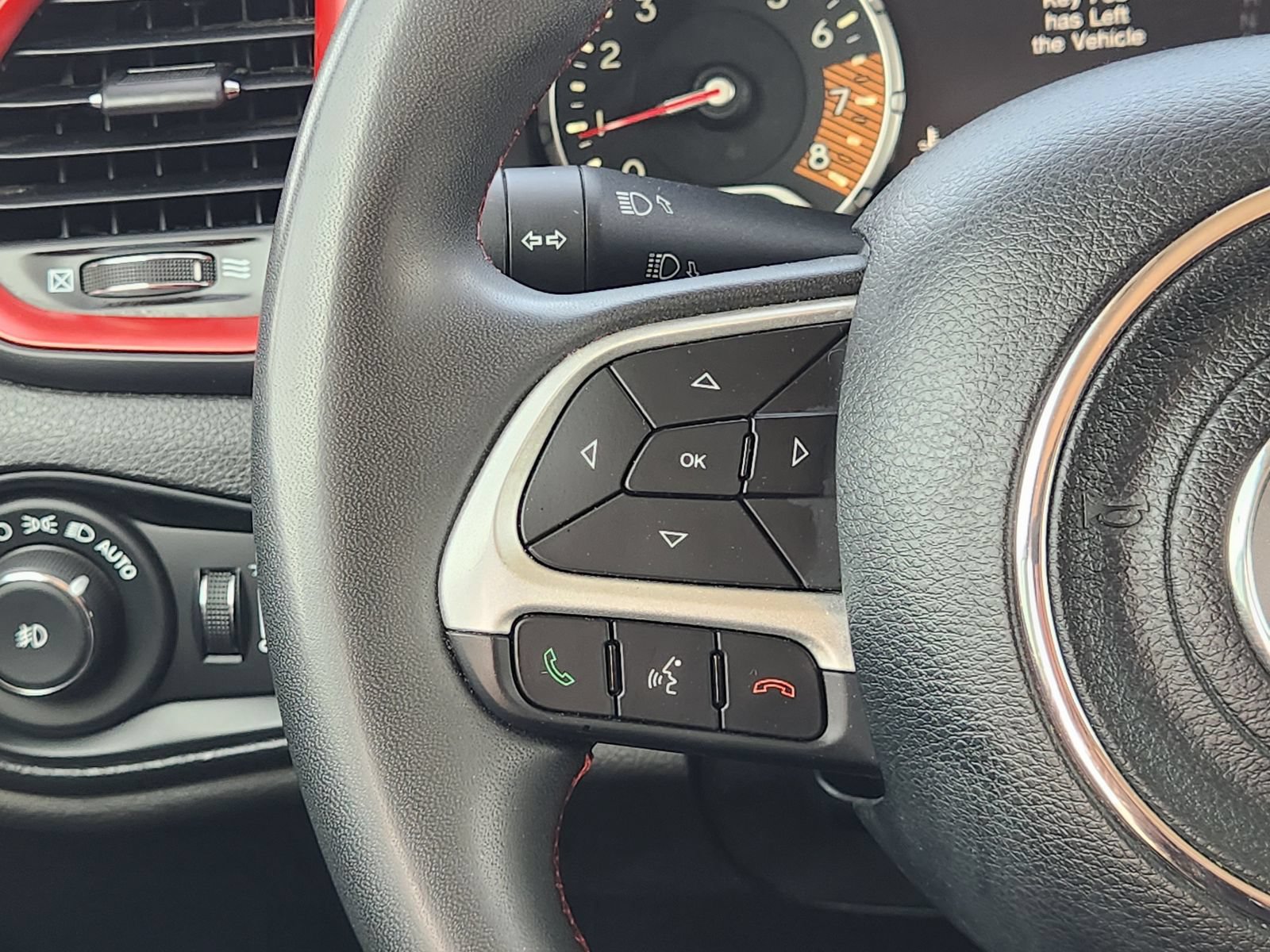 Used 2023 Jeep Renegade Trailhawk AWD/4WD image 26