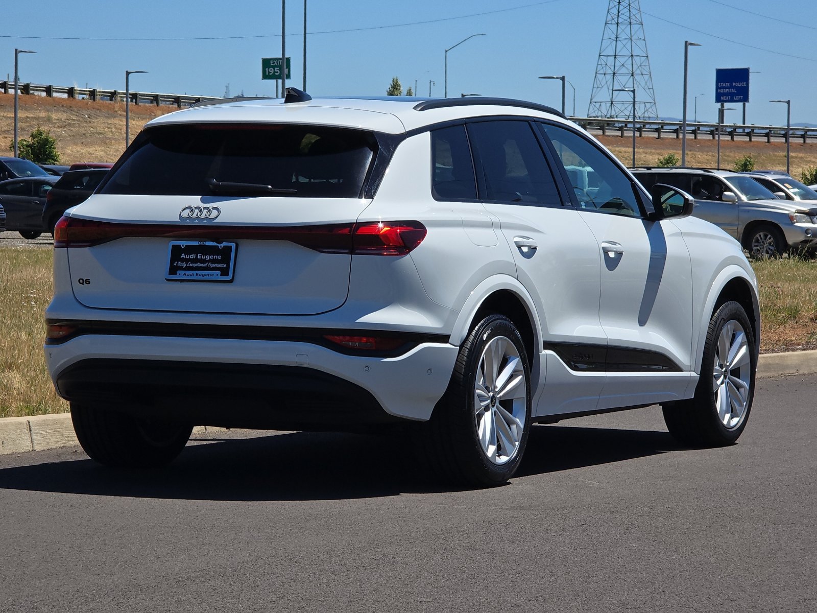 Used 2025 Audi Q6 e-tron Premium RWD image 3