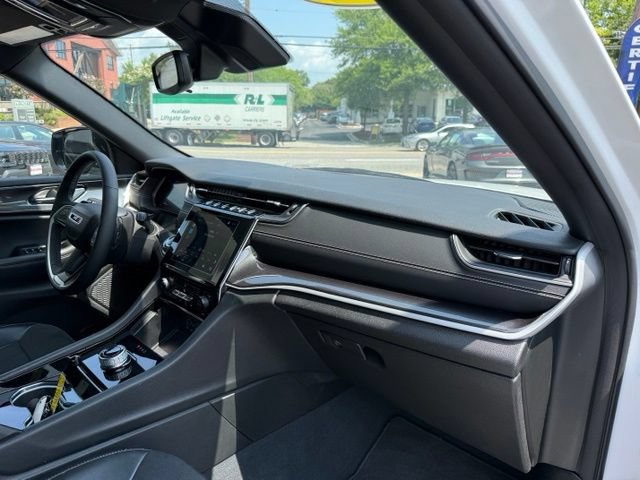 Used 2023 Jeep Grand Cherokee Altitude AWD/4WD image 23