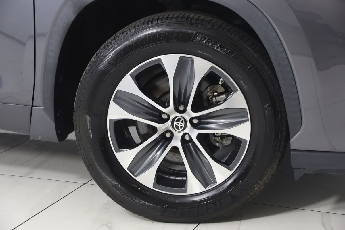 Used 2022 Toyota Highlander XLE FWD image 15