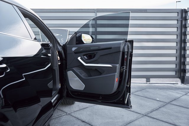 Used 2025 Lamborghini Urus SE image 22