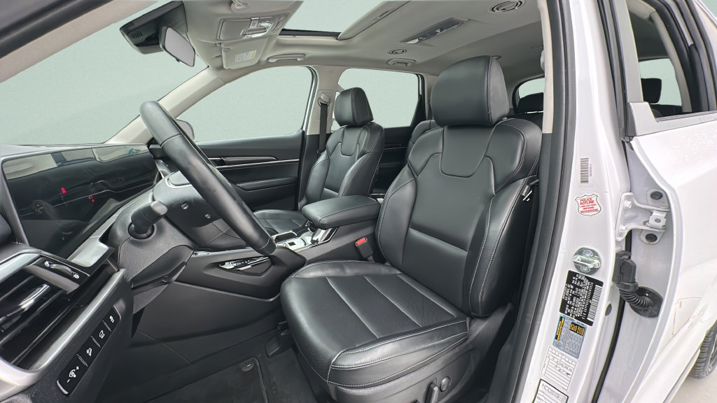 Used 2025 Kia Telluride S AWD/4WD image 14