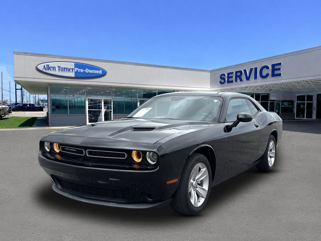 Used 2023 Dodge Challenger SXT RWD image 4